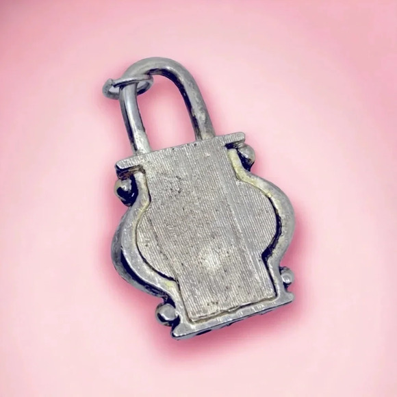 Heavy Ribbed Cable Padlock Silver Gold Tone Pendant - Picture 2 of 3